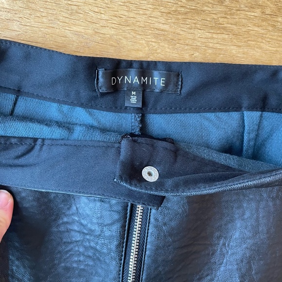 Dynamite faux leather mini skirt. Black. Size M - Picture 2 of 4